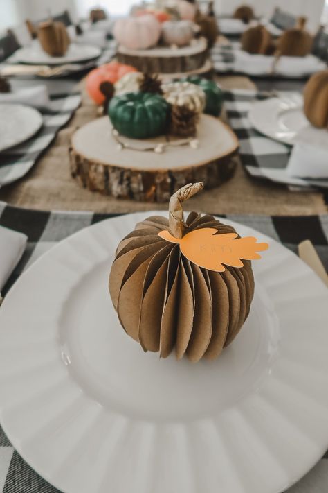 Looking for a few ways to make your Thanksgiving table extra special?!? Here are 6 easy and simple touches to spice up your table spread! Festival Crafts, Paper Centerpieces, Fun Thanksgiving Crafts, Place Settings Thanksgiving, Thanksgiving Entertaining, Thanksgiving Crafts Diy, Thanksgiving Paper, Paper Pumpkins, Thanksgiving Place Cards