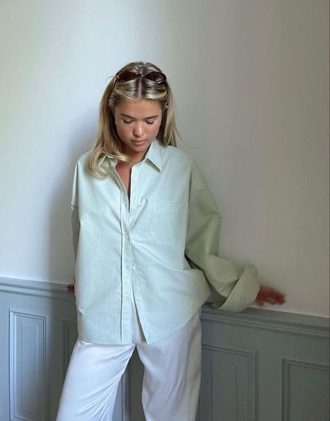 Breezy Shirt, Matilda Djerf Style, Linen Pants Outfit, Djerf Avenue, Populaire Outfits, Mein Style, Outfit Look, Swaggy Outfits, Mode Inspo