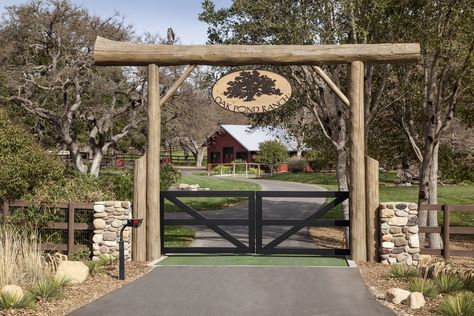 Front Gate Entrance Driveway Landscaping Ideas, Contemporary Cape Cod, Interior Design California, California Design Interior, Farm Gates Entrance, Ranch Entrance Ideas, Driveway Entrance Landscaping, Farm Entrance, Ranch Gates