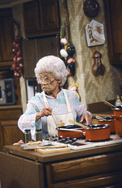 Sophia Petrillo, Golden Girls Quotes, Estelle Getty, Bea Arthur, Stay Golden, Betty White, Girl Facts, Cookware Sets, Seinfeld