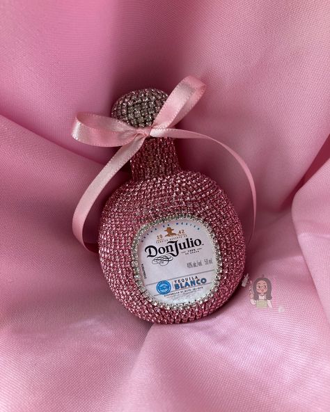 🌸🎀💓✨ . . . . . Inspo @houseofbottlesla ✨ . . cuteness overload 😭 . . #donjulio #summer #mini #tequila #pink #sparkle #aesthetic #bow #coquette #june #vacay #vacation #birthday #21 #gift #giftideas #reel #idea #party #pool #verano #lunch #poppinnbottlesss Mini Don Julio Bottles, Pink Liquor Bottles, Decorate Alcohol Bottles, 21st Bottle Decoration, Decorated Bottles For 21st, Birthday Bottle Decoration, Tequila Bottles Decoration, Pink Sparkle Aesthetic, Bestie Crafts