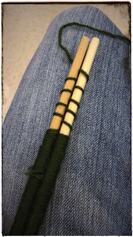 Stick Weaving Tutorials, Stick Weaving Projects, Crustacean Core, Weaving Sticks, Stick Weaving, Wrapped Sticks, Waldorf Crafts, Weaving Tutorial, Weaving Rug