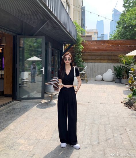 Hot Weather Formal Outfits, Black Trousers Outfit Casual Korean, Philippines Fashion Casual, Black Trousers Outfit Classy, Black Trousers Outfit Korean, Casual Outfits Philippines, Korean Slacks Outfit, Black Trousers Outfit Casual Classy, Korean Trousers Outfit