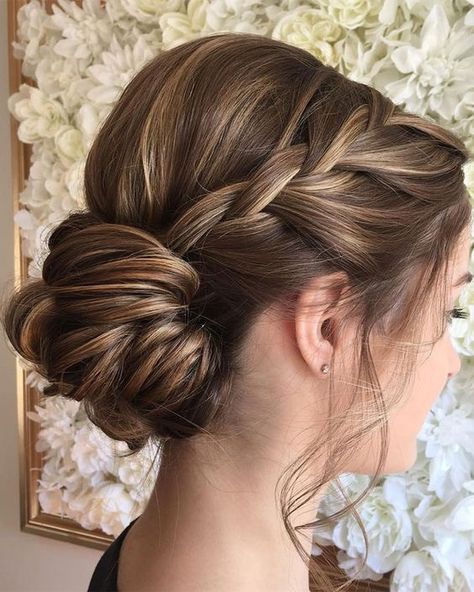 Sanggul Modern, Bridal Hairstyles With Braids, Bridesmaid Updo, Wedding Hairstyles Bridesmaid, Braided Updo Wedding, Wedding Braids, Junior Bridesmaids, Bridesmaids Hair, Wedding Hair Ideas