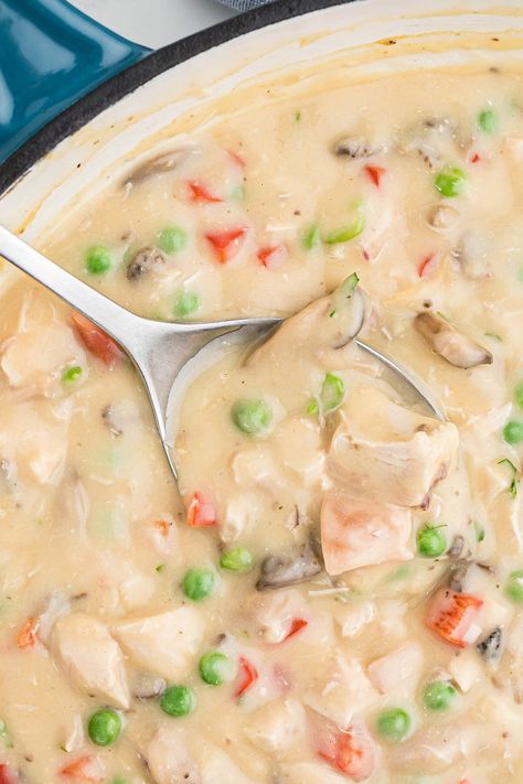 This easy Chicken A La King Recipe will have dinner on the table in a snap! Just 25 minutes from start to finish to make a terrific meal! Chicken Ala King, Ala King, Chicken Pot Pie Soup Recipe, Pot Pie Soup Recipe, Winter Torte, Chicken A La King, Chicken Pot Pie Soup, Pot Pie Soup, Fall Soup Recipes