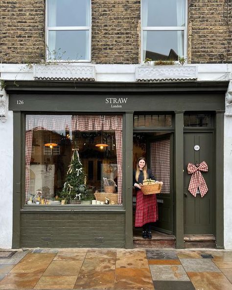 STRAW on Instagram: "With Christmas Day just a few sleeps away, we are winding things down in our shop on Columbia Road. Thank you so much to everyone who has visited us over this festive period… whether you’ve braved the crowds during a Christmas Wednesday, a busy Sunday Flower Market or popped in on a slower weekday, we really appreciate your visits. We will be sad to take this Christmas window down in the new year but have plans for many more to come. A big thank you to @justine_tabak for hel Christmas Cafe Decor Ideas, Christmas Shop Window, Columbia Road, Real Estates Design, Setup Ideas, London Christmas, Shop Fronts, Christmas Favorites, Christmas Break