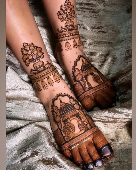 Sonamistry Mehandi Designs, Mehendi For Bride, Latest Bridal Mehendi Designs, Karwa Chauth Mehndi Designs, Karwa Chauth Mehndi, Mehandi Bridal, Leg Mehendi Design, Peacock Mehndi Designs, Bridal Mehandi