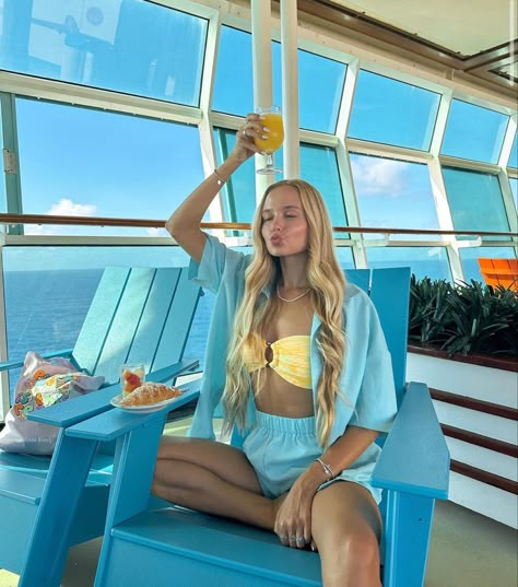 Cruise Photography Ideas, Carribean Cruise Outfits, Bahamas Outfits, Ship Outfits, Cruise Ship Outfits, Summer Cruise Outfits, Cruise Photography, Cruise Ship Pictures, Spring Break Cruise