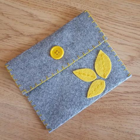 Envelope Jewelry, Yellow Envelope, Earbud Holder, Felt Case, Felt Pouch, Felt Crafts Diy, Felt Ideas, Felt Gifts, Purse Organizer