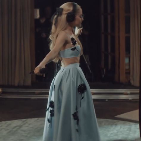 ariana grande yours truly anniversary performance video aesthetic Ariana Grande Honeymoon Avenue, Honeymoon Avenue, Ponytail Girl, Ariana Grande Outfits, Lara Jean, Ariana Grande Photoshoot, Future Style, White Princess, Rock Punk