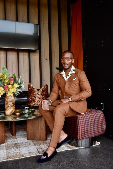 Sabir of Men's Style Pro wearing tobacco linen suit. Check out https://mensstylepro.com/2024/05/10/trending-add-some-rust-to-your-ss-24-wardrobe/ for the best rust colored pieces to upgrade your wardrobe this season.  #style #menswear #mensstylepro #mensstyle Rowing Blazers, Amazon Black Friday, Navy Suit, Suit Shirts, Linen Suit, Leather Moto Jacket, Field Jacket, Mens Accessories Fashion, City Style