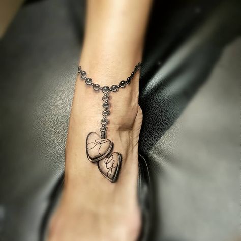 Heart Anklet Tattoo, Heart Bracelet Tattoo, Anklette Tattoo, Charm Tattoo Ideas, Ankle Bracelets Tattoos For Women, Charm Anklet Tattoo, Ankle Tats, Anklet Tattoos For Women, Anklet Tattoo