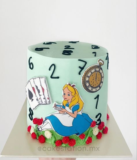 Alicia en el pais de las maravillas alice in wonderland buttercream cake pastel Alice In Wonderland Birthday Cake One Layer, Coraline Cupcakes, Alice In Wonderland Cake Simple, Alice In Wonderland Cake Ideas, Alice In Wonderland Teapot, Alice In Wonderland Cake, Ugly Cakes, Teapot Cake, Wonderland Cake