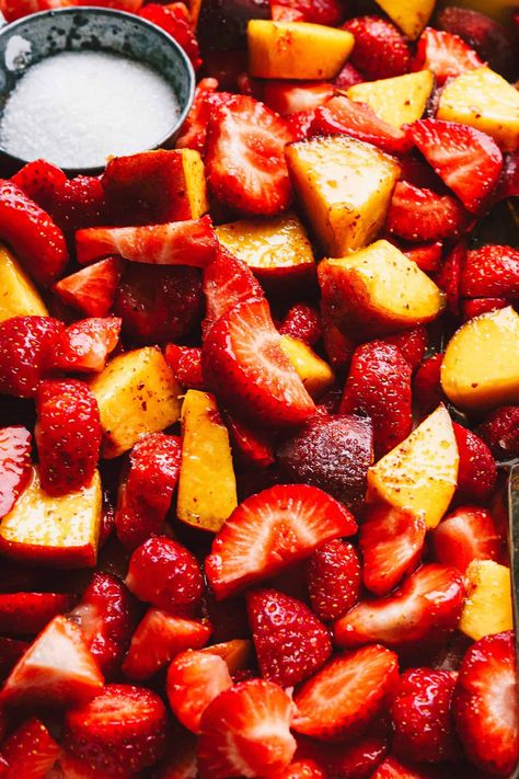 A close-up image of a tray of the sweet & sour Tajín peaches and strawberries. my Sweet & Sour Tajín Peaches & Strawberries may just be my favorite way to eat them yet. They are a little sweet, a little salty, and a little spicy, for a flavor that truly cannot be beat! Tajin Strawberries, Peaches And Strawberries, Clean Eating Dessert Recipes, Gluten Free Desserts Healthy, Quick Smoothies, Chili Lime Seasoning, Dairy Free Cookies, Delicious Clean Eating, Sugar Free Diet