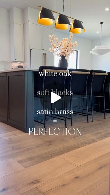 Victoria (Tori) | Home Design + Neutral Home Decor | on Instagram: "Save + follow for more kitchen inspo!
 
I LOVE this combo in my kitchen!✨
The subtle look of satin brass on the white oak and the pop of contrast against the black is just perfect.
 
Want the links for the hardware?
Comment SHOP and I’ll send to your DM. 📫
.
.
.
#homedecor #homeinspo #interiordesign #neutralhome #modernhome #neutraldecor #customkitchen #kitchendesign #kitcheninspo #whiteoakcabinets #quartzcountertops" Black White And Oak Kitchen, Oak And Black Kitchen, Light Floors Dark Cabinets, Contrasting Kitchen Island, White Oak Kitchen, Oak Kitchen, Home Board, Dark Cabinets, Kitchen Inspo