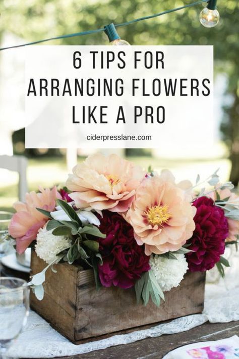 Six Tips For Arranging Flowers Like A Pro because we all need a little help looking professional! #floraldesign #flowerarranging #flowers #certerpieces #tablescapes #eventdesign #floral #springdesign #howto #howtoarrangeflowers #arrangingflowers #creatingcenterpieces #dinnerparty #tabledesign #gather #community #hosting #hostingtips #hostingaparty #partydecor #decor #floraldecor #easyflowerarranging Containers For Flower Arrangements, Bouquet Without Flowers, Modern Flower Arrangements Centerpieces, Berry Flowers, Floral Mechanics, Floral Workshop, Fake Flower Arrangements, Arranging Flowers, Baby Pumpkin