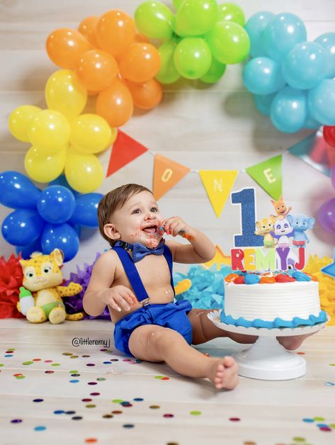 Diy Cake Smash Photos, First Birthday Theme Boy, Bautizo Ideas Boy, Diy Smash Cake, Rice Ceremony, Half Birthday Cakes, Birthday Shots, First Birthday Cake Smash, 1st Birthday Photoshoot