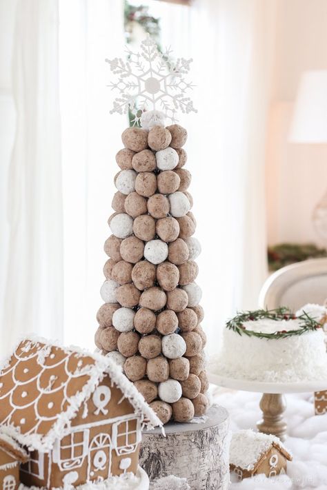 This adorable dessert table is perfect for the holidays and kids! Celebrate Christmas with gingerbread houses, a donut tree, festive cakes, cookies and more! Donut Hole Christmas Tree Diy, Donut Hole Tree Christmas, Donut Trees Doughnut Holes, Donut Tree Christmas, Christmas Donut Tree, Donut Hole Christmas Tree, Donut Hole Tree, Christmas Dessert Display, Christmas Party Images