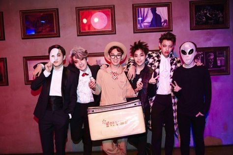 EXO at SM Halloween Party 2014 Exo Funny, Exo Chen, Exo Xiumin, Exo Memes, Bts And Exo, Lu Han, Exo Chanyeol, Kim Jongin, Oh Sehun