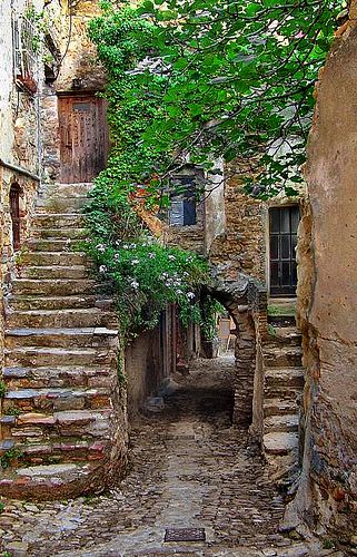 Stone Building, Matka Natura, Stone Steps, France Photos, Beaux Villages, Provence France, Stairway To Heaven, Old Stone, Kochi