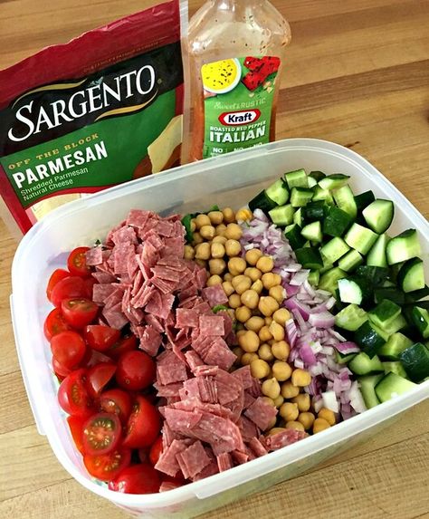 Salads No Lettuce, Salads Without Lettuce, Veggie Salads, Lettuce Recipes, Italian Chopped Salad, Veggie Salad, Lunch Meal Prep, Chopped Salad, Healthy Meal Prep