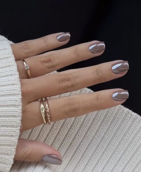 Brown Chrome Nails Short Square, Cute Short Nail Colors, Trending Manicure 2024, Stone Chrome Nails, Holiday 2024 Nails, Chrome Neutral Nails, Short Gel Nail Designs Classy Simple, Light Brown Chrome Nails, Christmas Nails Minimalist