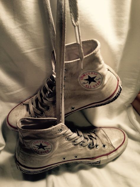 All you need are Converse Converse Photography, Allstar Converse, Converse Style Women, Converse Classic, All Stars Converse, Converse Style, Outfits With Converse, Shoe Art, Converse Sneakers