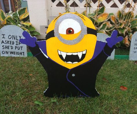 Corrugated Plastic Holiday Standee Community Signage, Vampire Minion, Halloween Cutouts, Corrugated Plastic Signs, Creative Halloween Decorations, Wood Halloween, Fiesta Halloween, Minion Halloween, Halloween Yard Art