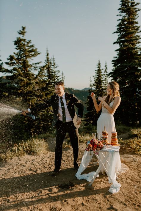 Hiking Elopement Weddings, Mountain Rainier, Elopement Activities, Timeline Ideas, Elopement Picnic, Autumn Elopement, Prenuptial Photoshoot, Cliff Wedding, Wedding Picnic