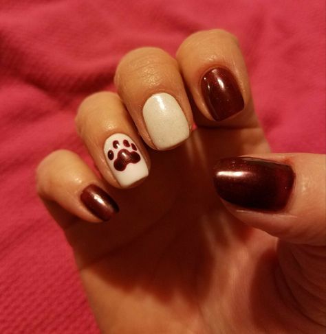 Football nails #mississippistate #bulldogs Msu Nails, Football Nails Design Mom, Football Nails Design, Bulldog Nails, Claw Nails Designs, Football Nail Designs, Paw Nails, Nail Therapy, Football Nails