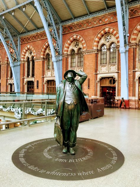 London Kings Cross, Kings Cross London, London Statues, Railway Architecture, Gingerbread City, St Pancras Station London, Poet Laureate, St Pancras Station, Train Station Architecture