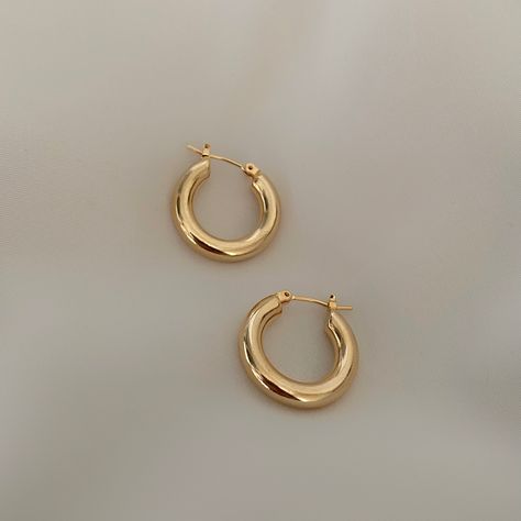 The Mia Thick Gold Hoops feature a latch closure and a chunky, medium weight 20mm solid hoop. Thick Gold Hoops, Jewelry Essentials, Girl Jewelry, Jewelry Lookbook, Girly Jewelry, Girls Earrings, Jewelry Inspo, Dream Jewelry, Gold Hoops