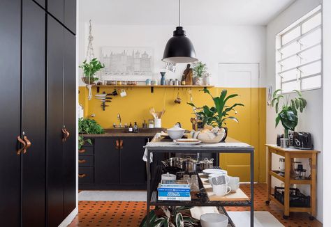 Mustard Yellow Home Decor Inspiration 26 Kitchen Countertop Trends, Kitchen Appliance Trends, Kitchen Hardware Trends, Mustard Yellow Kitchens, Yellow Kitchen Designs, Kitchen Backsplash Trends, Mustard Yellow Walls, Top Kitchen Trends, Yellow Kitchen Decor