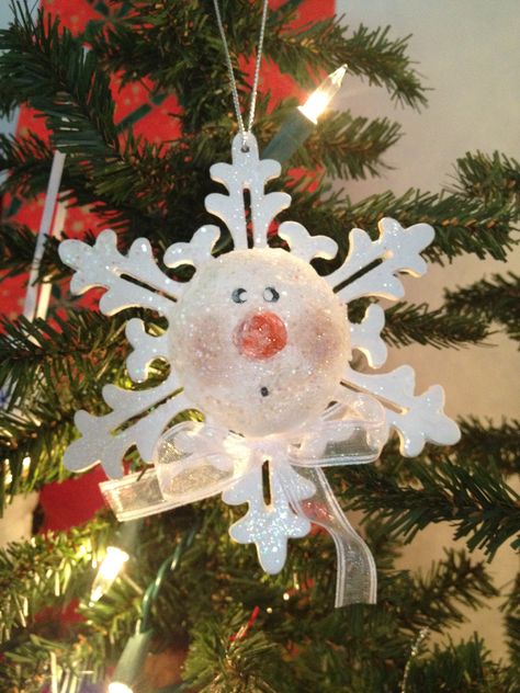 Snowman ornament. Made from dollar store snowflake and a cut in half styrofoam ball painted like a snowman. Christmas 2008 Diy Christmas Snowman, Snow Decorations, Paint Face, Homemade Ornaments, Diy Snowman, Halo Hair, Snowman Ornament, Styrofoam Ball, Snowman Crafts