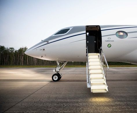 Gulfstream Aerospace Jets Privés De Luxe, Business Man Photography, Gulfstream G550, Gulfstream Aerospace, Private Jet Plane, Benz Suv, Private Jet Travel, Gulfstream G650, Jet Privé