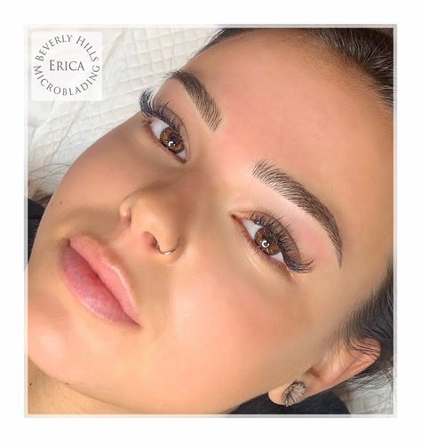 Mircoblading Eyebrows, Eyebrows Goals, Phi Brows, Bentuk Alis, Flot Makeup, Eyebrow Makeup Tips, Permanent Makeup Eyebrows, Permanent Eyebrows, Makijaż Smokey Eye