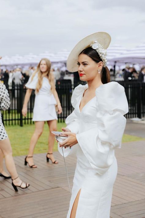 The best street style from Derby Day 2022 - Vogue Australia Spring Racing Fashion, Kentucky Derby Outfit, Race Day Fashion, Racing Fashion, Horse Races, Derby Outfits, Fashion Vogue, Races Fashion, Spring Racing