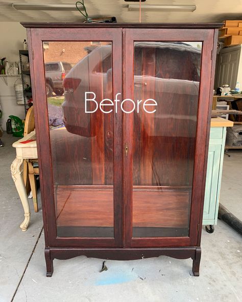 Bookcase Styling Ideas, Antique Cabinet Makeover, Bookcase Makeover, Painting Bookcase, Style Shelves, Glass Bookcase, Bookcase With Glass Doors, Antique Bookcase, Antique Shelves