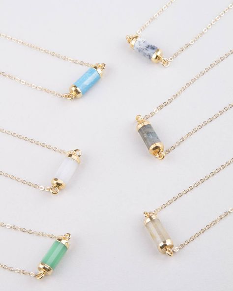 Gemstone Choker Necklace, Gemstone Bar Necklace, Gemstone Choker, Beautiful Stones, Gold Bar Necklace, Etsy Bridesmaid Gifts, Gold Choker Necklace, Everyday Necklace, Turquoise Howlite