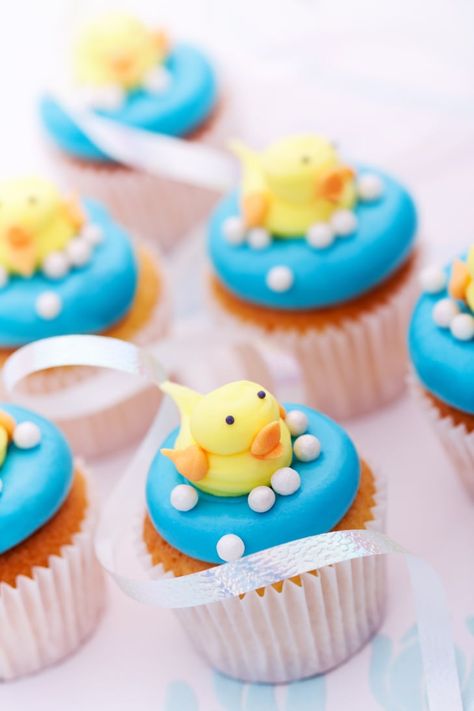 What to Serve Duck Cupcakes, Cupcake Rosa, Best Baby Shower Favors, Ducky Baby Shower, Baby Shower Duck, Cupcake Designs, Fondant Decorations, Shower Cupcakes, Fondant Cupcakes