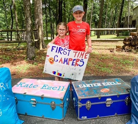 Overnight Camp Hacks, Summer Camp Bunk Decorations, Summer Camp Trunk Decorating Ideas, Summer Camp Tips, Camp Trunk Decorating Ideas, Camp Bunk Decor, Summer Camp Hacks, Summer Camp Must Haves, Summer Camp Bunk