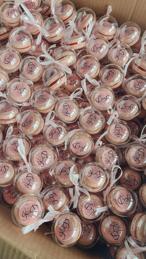 Weekday Wedding Favors featuring 1pc Macaron in a ball🙆🏻‍♀️ | Instagram Macaron Recipe Flavors, Macaroon Favors, Macaron Wedding, Wedding Macarons, Macaron Recipe, Macaroons, Weeding, Macarons, Wedding Favors