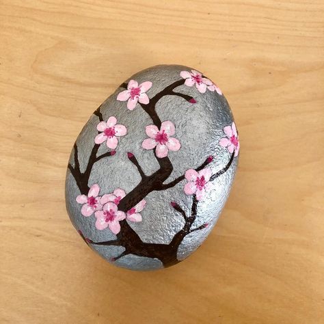 Cherry Blossom Painted Rock, Rock Painting Dots, Stone Painting Aesthetic, Stone Painting Ideas, Cute Rock Painting, Cherry Blossoms Tree, Acrylic Painting Rocks, Karen Allen, Rock Painting Flowers