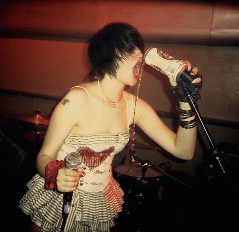 Yeah Yeah Yeahs, Karen O, Indie Sleaze, Riot Grrrl, Yeah Yeah, Oral History, New Rock, Emo Scene, Post Punk