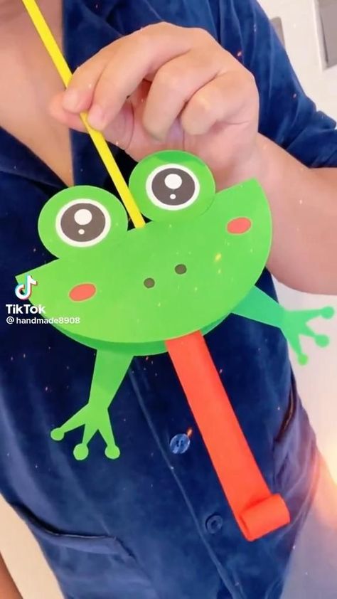 cute frog 🐸#diy #handmade #learnontiktok #fyp #handcraft #foryou [Video] en 2022 | Manualidades para niños reciclaje, Manualidades escolares, Manualidades divertidas Frog Diy, Aktiviti Tadika, Kraftangan Prasekolah, Instagram Bathroom, Aktiviti Kanak-kanak, Frog Crafts, Seni Dan Kraf, Kraf Diy, Hand Crafts For Kids