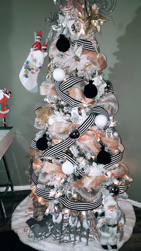 Black White Rose Gold Christmas Tree, Black White And Pink Christmas Tree, Rose Gold And Black Christmas Tree, Black White Christmas Tree, Burlap Christmas Decorations, Gold Holiday Decor, Rose Gold Christmas Tree, Xmas 2024, Black White Christmas