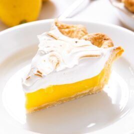 Best Lemon Meringue Pie, Wyse Guide, Meringue Pie Recipes, Lemon Curd Filling, Good Pie, Curd Recipe, Best Pie, Spice Shop, Flaky Pie Crust