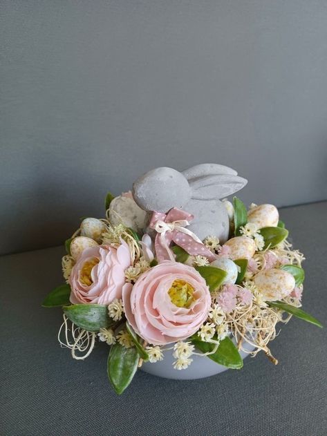 Uskrsne Dekoracije, Bowl Arrangements, Bunny Home, Gifts Wrapping, Spring Centerpiece, Gifts Wrapping Diy, Bunny House, Easter Craft, Easter Centerpieces