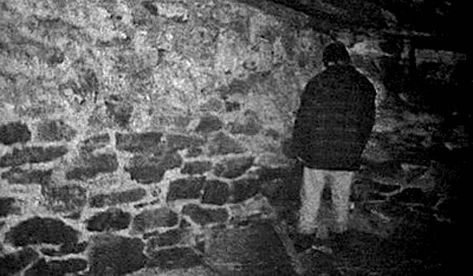 the blair witch project 1999 Horror Movie Scenes, Halloween Films, The Blair Witch Project, Best Halloween Movies, Horror Movies Scariest, Sacha Baron Cohen, Blair Witch Project, Blair Witch, Film Genres