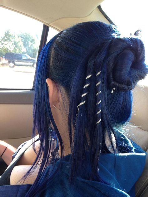 Hair Styles For Blue Hair, Anime Character With Blue Hair, Colerd Hair, Dark Blue Hair Aesthetic, Blue Hair Girl Aesthetic, Blue Hair Ponytail, Characters With Blue Hair, Blue Haired Characters, Blue Hair Inspiration